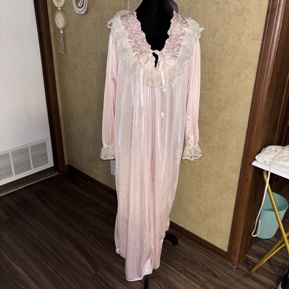 Vintage Large Secret Accents Pink Dramatic Nightgown Embroider Lace Coquette USA